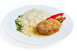 Домашняя куриная котлета с рисом