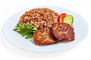 Домашняя куриная котлета с гречкой