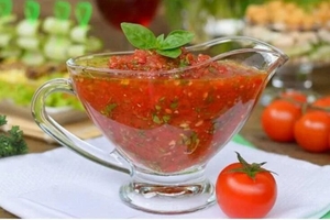 Томатный соус с зеленью и чесноком